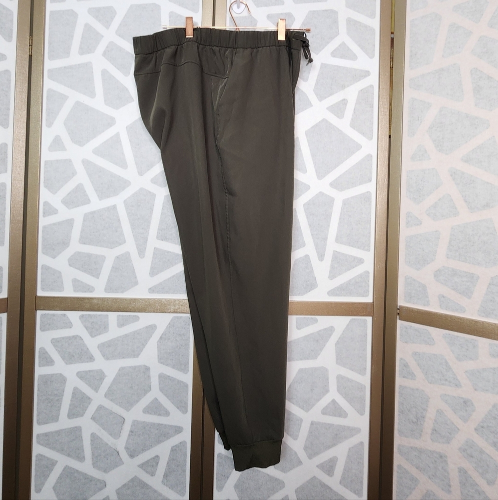 Avia Women's Joggers | Dark Olive Green | Size 16/18